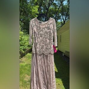 Elegant Beaded Gown in a dusty pink color. Embroidered with beads and sequins.